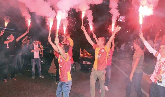 Galatasaray'ın şampiyonluğu seyyar satıcılara yaradı