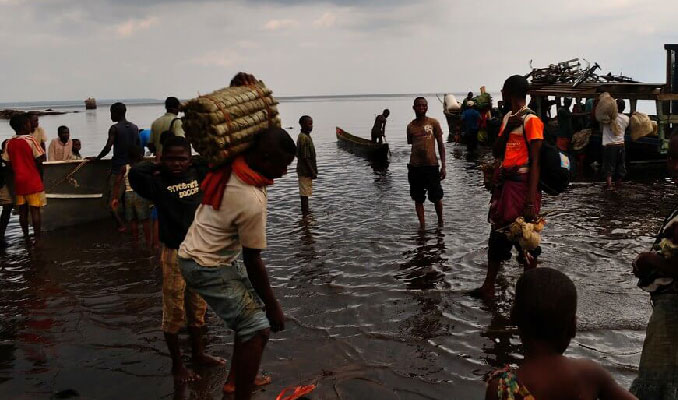 KDC'de tekne alabora oldu: Onlarca ölü