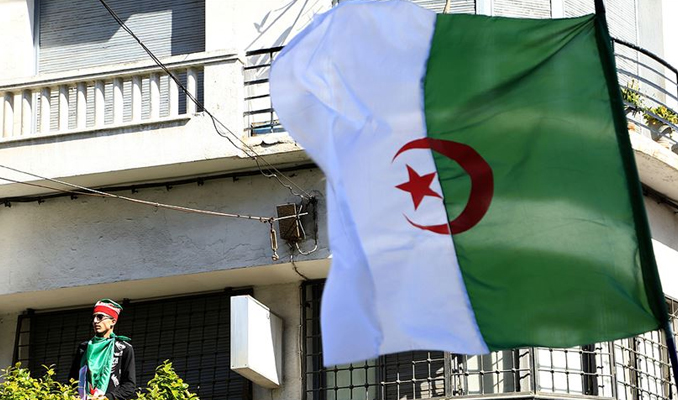 Cezayir o seçimin iptalinden sonra belirsizliğe ilerliyor