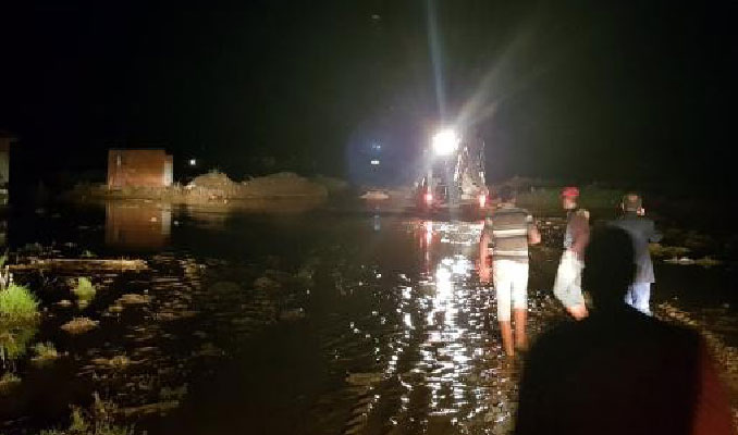 Kırıkkale-Yozgat karayolu sel yüzünden kapandı