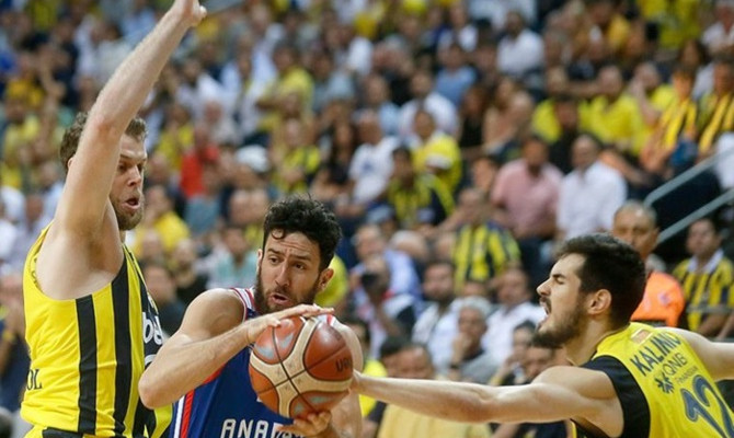 Fenerbahçe Beko, Anadolu Efes'i 16 sayı farkla yendi