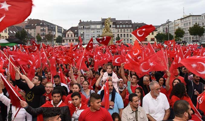 Hollanda'da Türkler'e karşı yasa hazırlığı