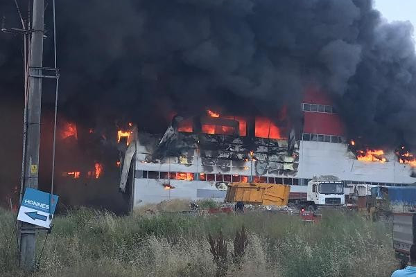Kocaeli'de depo yangını
