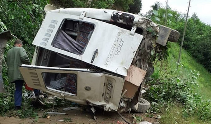 Giresun'da minibüs dereye yuvarlandı: 5 ölü, 6 yaralı