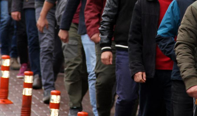 İzmir'de FETÖ operasyonu: 47 gözaltı