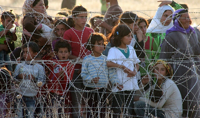 Suriyeliler Türkiye sınırına akın akın geliyorlar