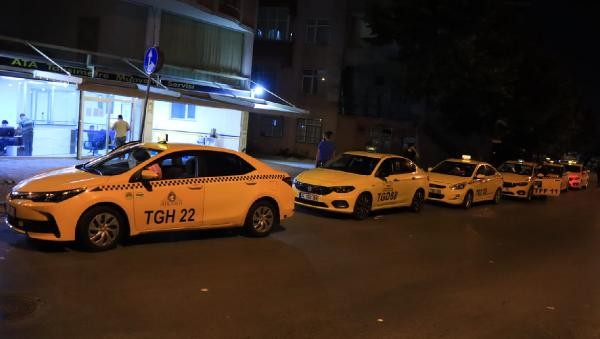 İstanbul'da taksimetre kuyruğu gece de sürdü