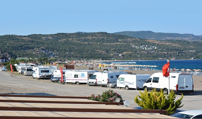 Assos'ta tartışma yaratan 'karavanlar'