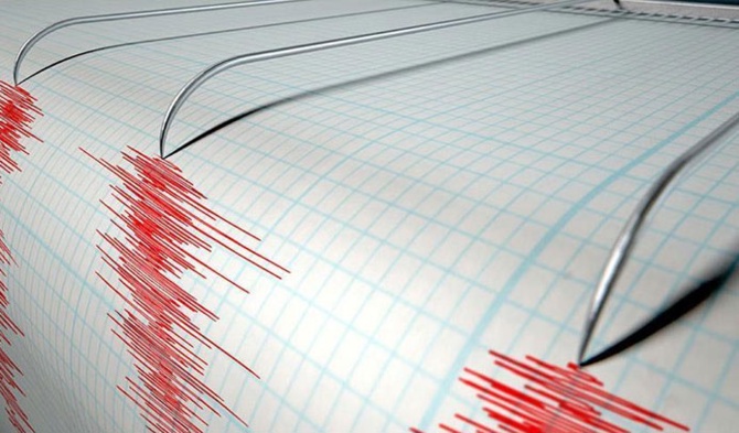 Arnavutluk'ta peş peşe depremler