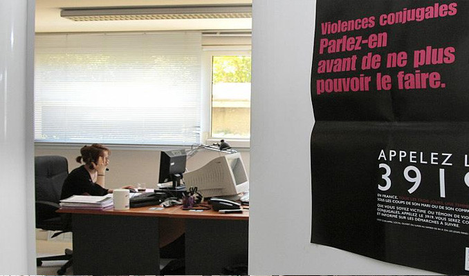 Fransa'da kadına şiddet uygulayan erkeklere elektronik kelepçe