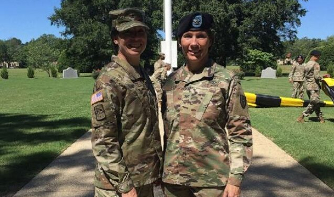 ABD ordusunda Maria Lodi Barrett ve kız kardeşi Paula Lodi general oldu 