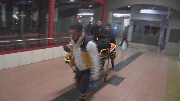 Metrodaki tartışmada 2 kişi bıçaklandı