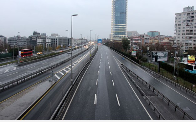 İstanbul'da 2020'nin ilk günü yollar boş kaldı