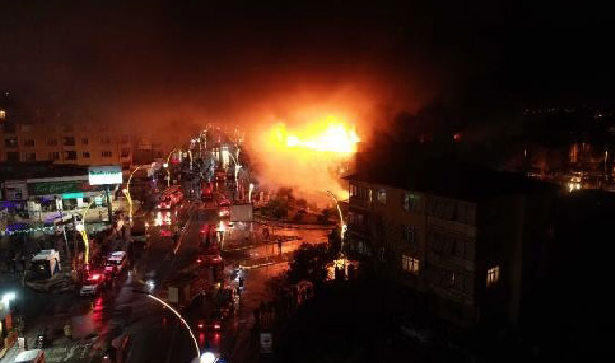Kocaeli'de AVM yangını