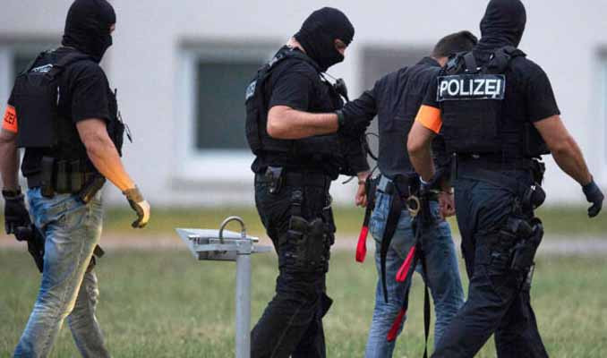 Almanya'da polis şiddeti tepki topladı
