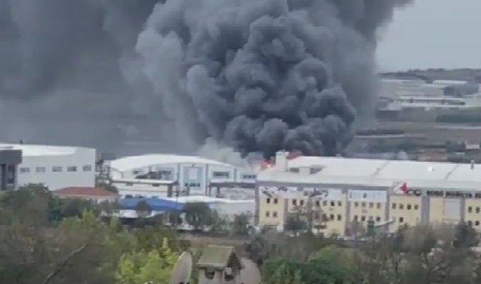 Silivri'de sünger fabrikasında yangın