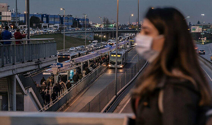 Türkiye'de son 24 saatte 77 ölüm, 2305 yeni hasta