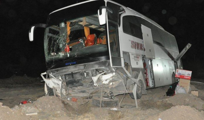 Yozgat'ta yolcu otobüsü devrildi! Yaralılar var