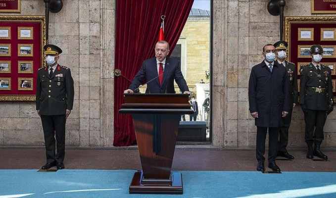 Erdoğan Anıtkabir Özel Defteri'ni imzaladı