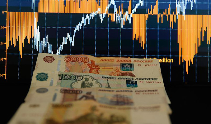 Rusya'nın parasal tabanı daraldı