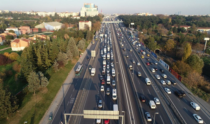 56 saatlik kısıtlama öncesinde İstanbul'da trafik yoğunluğu oluştu