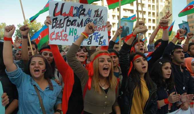 Azerbaycan'da 100'den fazla kişi gözaltında