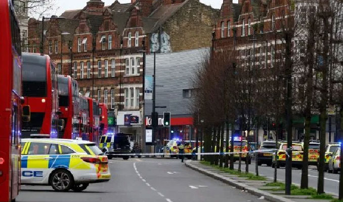 Londra'da bıçaklı terör saldırısı! Ölü ve yaralılar var