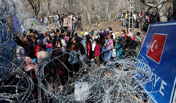 Göçmen kadınlardan sınırda 'kapı açılsın' eylemi