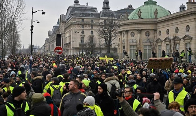 Fransa'da sarı yelekliler yasağa rağmen sokaklara çıktı 