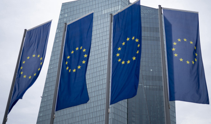 ECB 750 milyar euroluk tahvil alımı başlattı