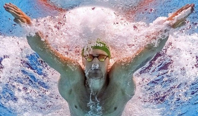 Olimpiyat şampiyonu yüzücü virüsle mücadele ediyor
