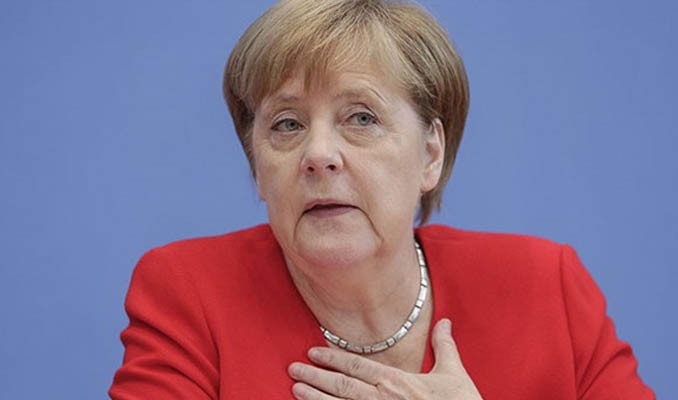 Angela Merkel üçüncü kez korona virüs testi yaptıracak