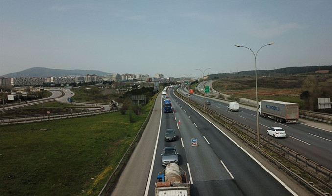 İstanbul giriş ve çıkışlarında araç kuyruğu