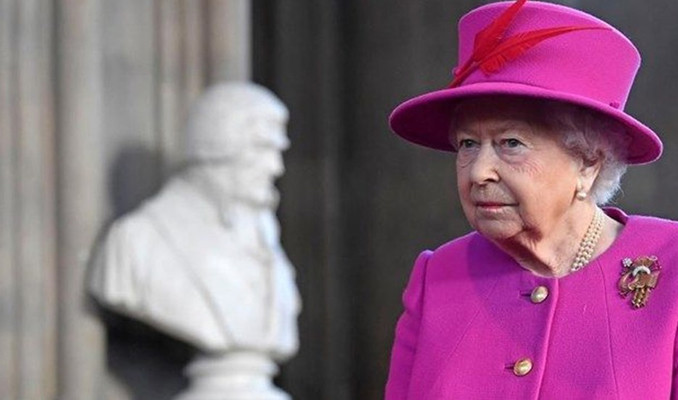 Kraliçe Elizabeth'in doğum günü kutlaması virüs nedeniyle iptal