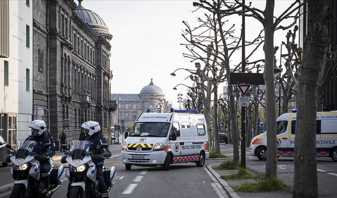 Fransa'da Kovid-19 kaynaklı can kaybı 8 bini aştı
