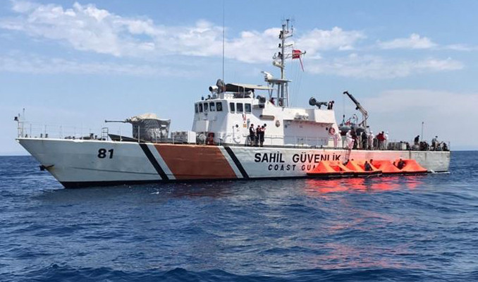 Foça'da 72 sığınmacı kurtarıldı