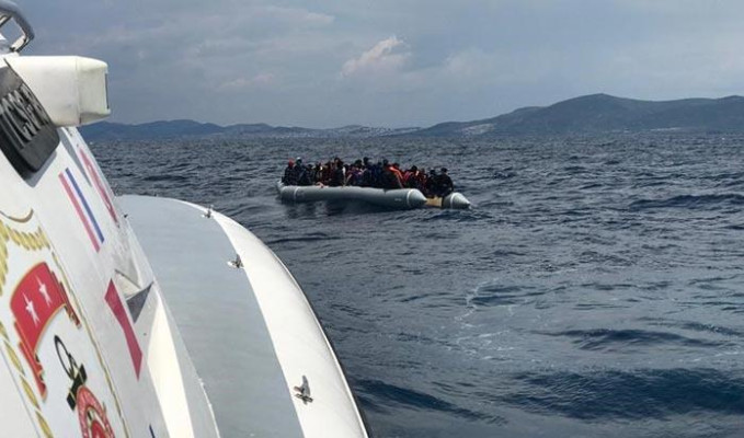Türk kara sularına itilen 60 sığınmacı kurtarıldı
