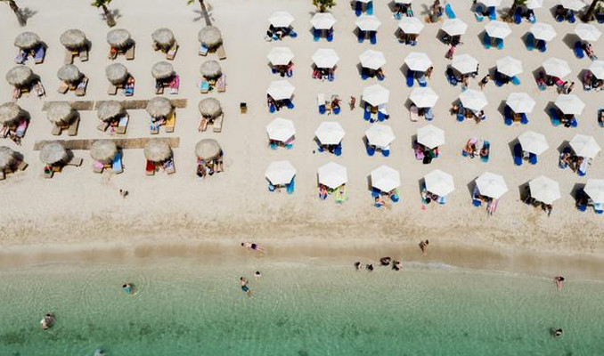 Ege'deki turizm merkezleri 'kontrollü tatile' hazır