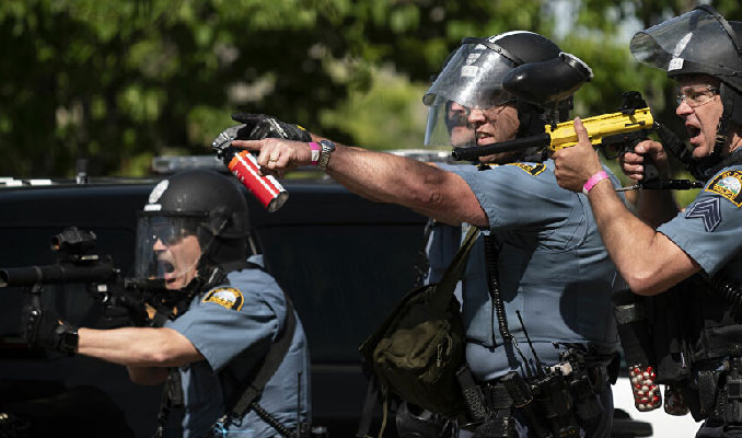 Washington DC'de polise biber gazı ve plastik mermi yasağı