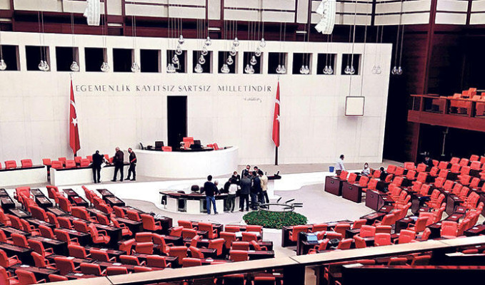 Meclis kürsüsünün yeri değişiyor