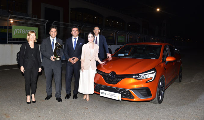 Yeni Renault Clio Yılın Otomobili seçildi 