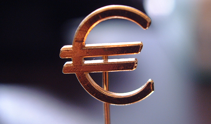 Euro Bölgesi PMI'lar rekor düşüş sonrası toparlandı