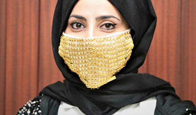 Altın işlemeli maske 14 bin liraya satılıyor