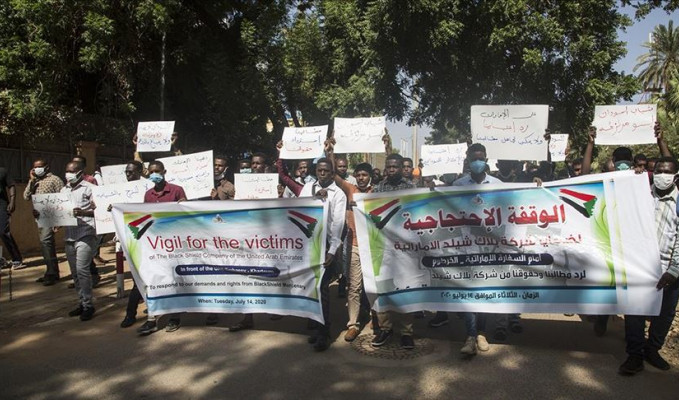 Sudanlı gençler BAE'den özür bekliyor