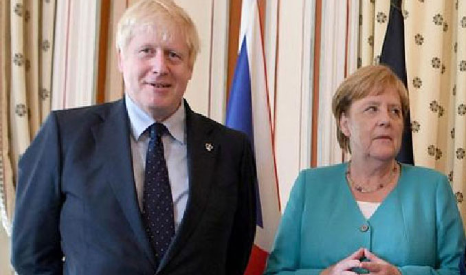 Johnson ve Merkel, Brexit sonrasını görüştü