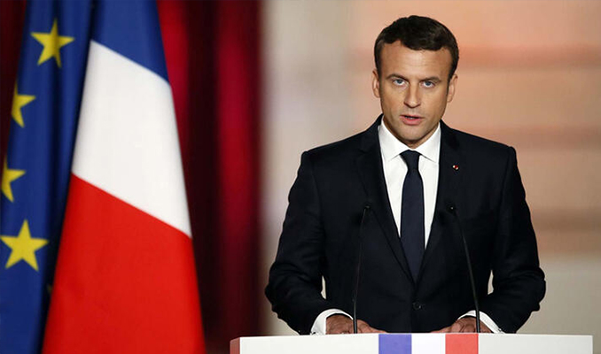 Macron: Lübnan krizle karşı karşıya