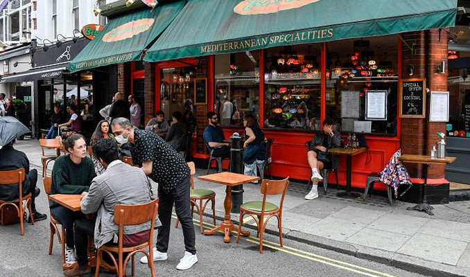 İngiltere'de restoran faturalarının yüzde 50'si hükümetten