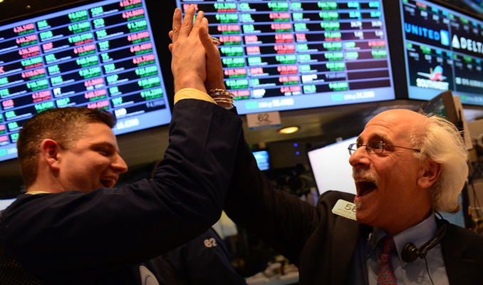 Wall Street'te S&P 500 ve Nasdaq rekorla kapandı