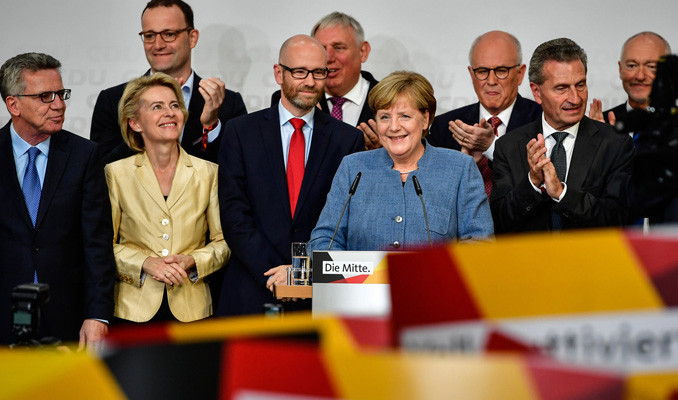 Merkel, 30 yıllık siyaseti bırakmaya hazırlanıyor