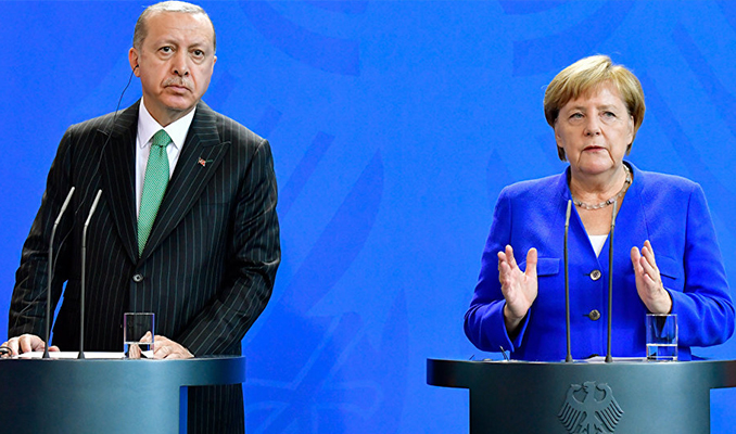 Erdoğan, Merkel ile Doğu Akdeniz'i görüştü